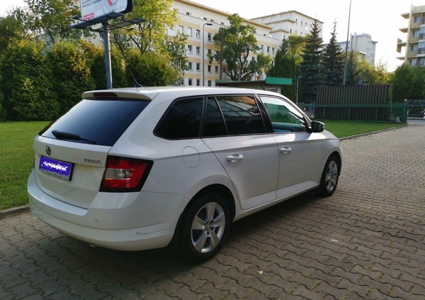 Skoda Fabia cena 25700 przebieg: 259000, rok produkcji 2017 z Warszawa małe 106